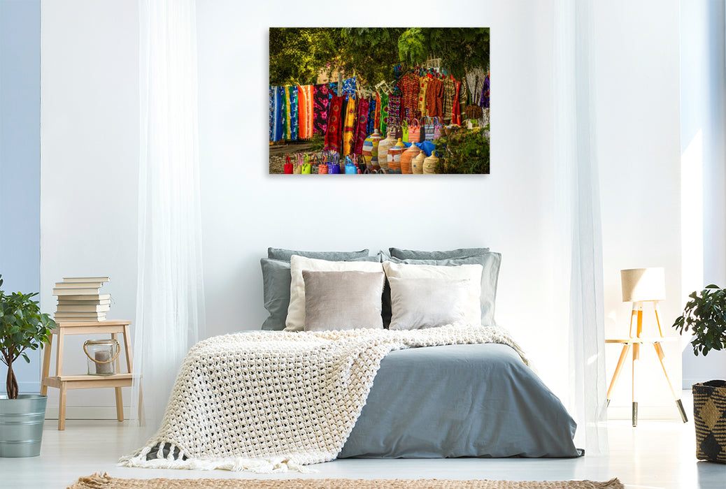 Premium Textil-Leinwand Kunsthandwerk und Stoffe – Bunter Markt im Senegal