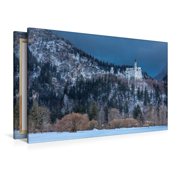 Premium Textil-Leinwand Winterstimmung am Schloss Neuschwanstein bei Hohenschwangau