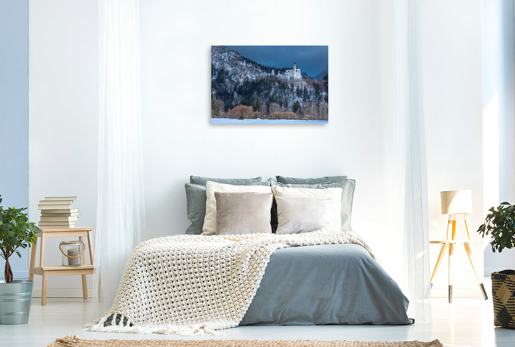 Premium Textil-Leinwand Winterstimmung am Schloss Neuschwanstein bei Hohenschwangau