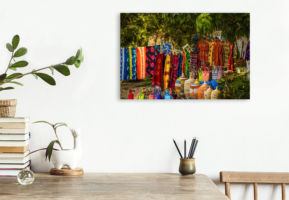 Premium Textil-Leinwand Kunsthandwerk und Stoffe – Bunter Markt im Senegal