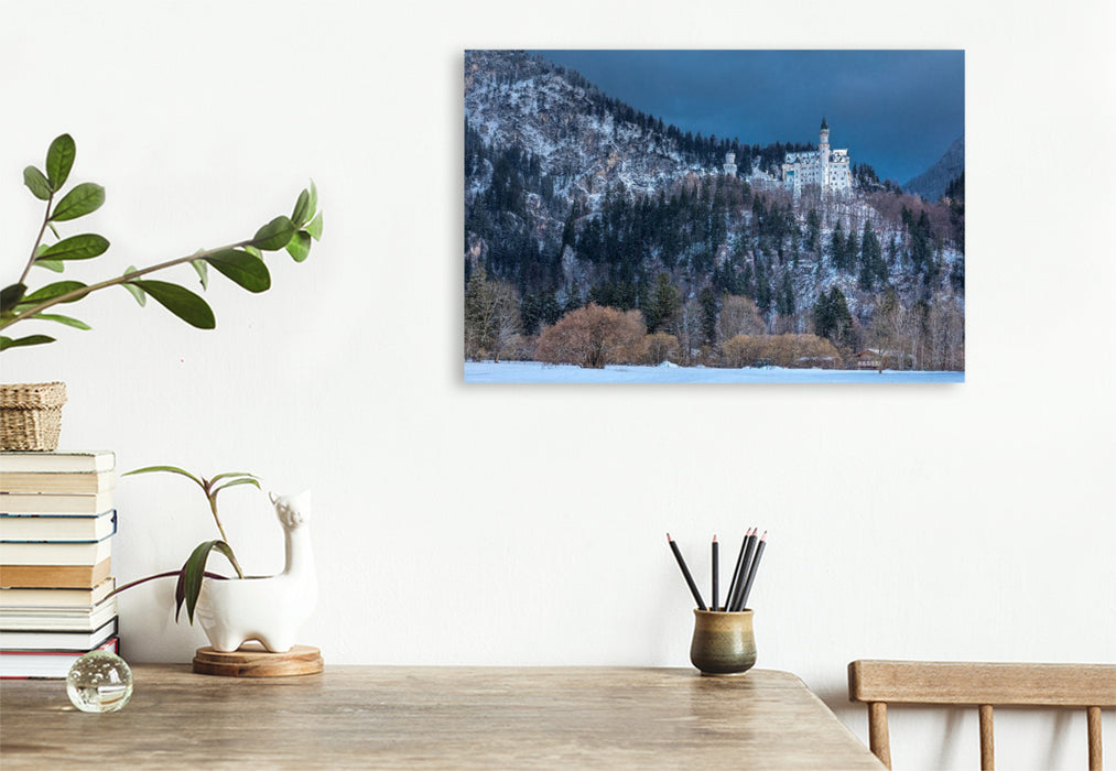 Premium Textil-Leinwand Winterstimmung am Schloss Neuschwanstein bei Hohenschwangau