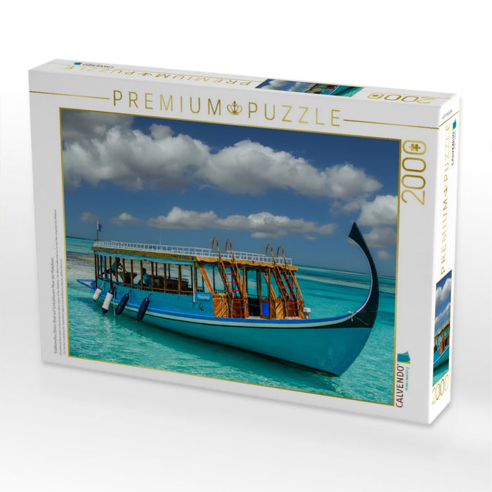 Traditionelles Dhoni-Boot auf türkisblauem Meer der Malediven - CALVENDO Foto-Puzzle'