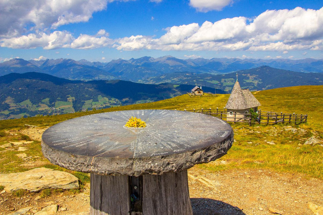 Premium Textil-Leinwand Die Aussicht von der Frauenalpe