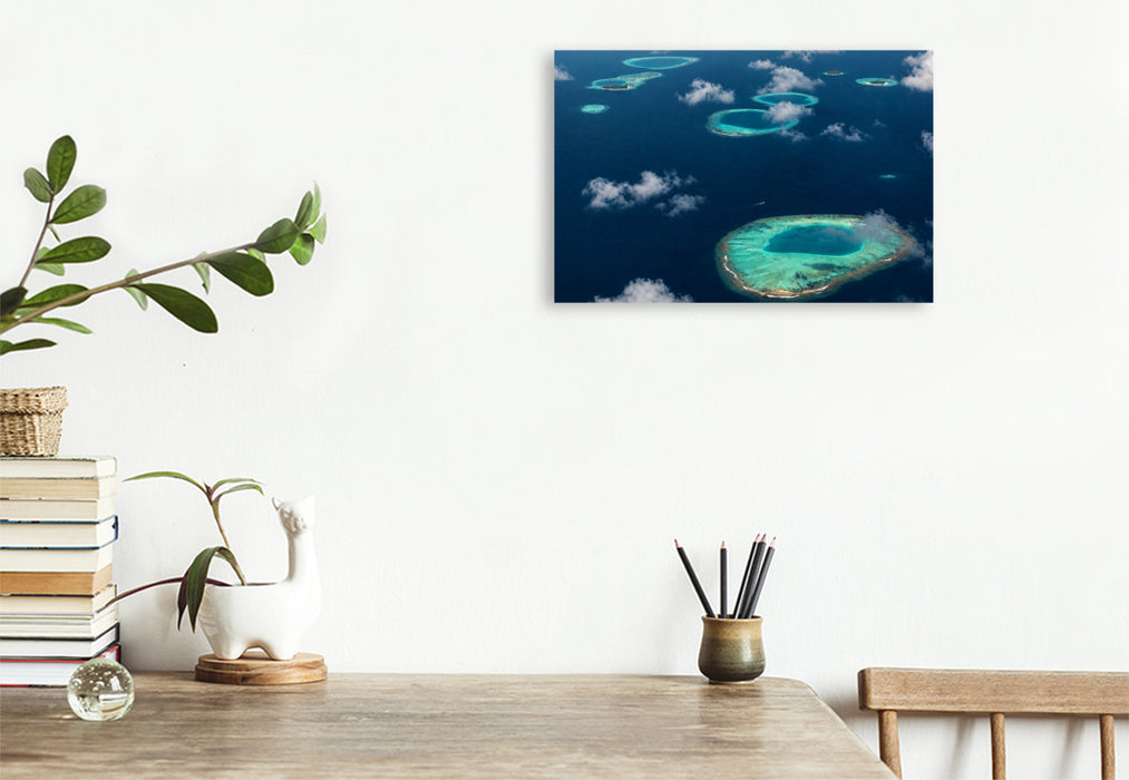 Premium Textil-Leinwand Ringförmiges Korallenatoll – Naturparadies der Malediven