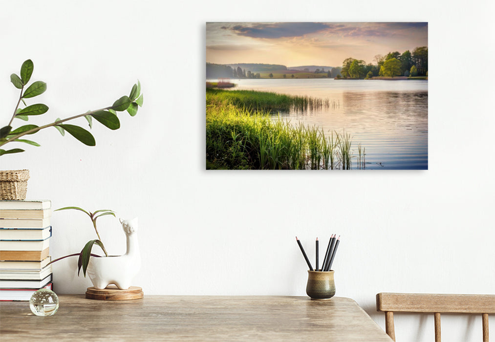 Premium Textil-Leinwand Wo Wasser zur Ruhe kommt und Gedanken frei werden.