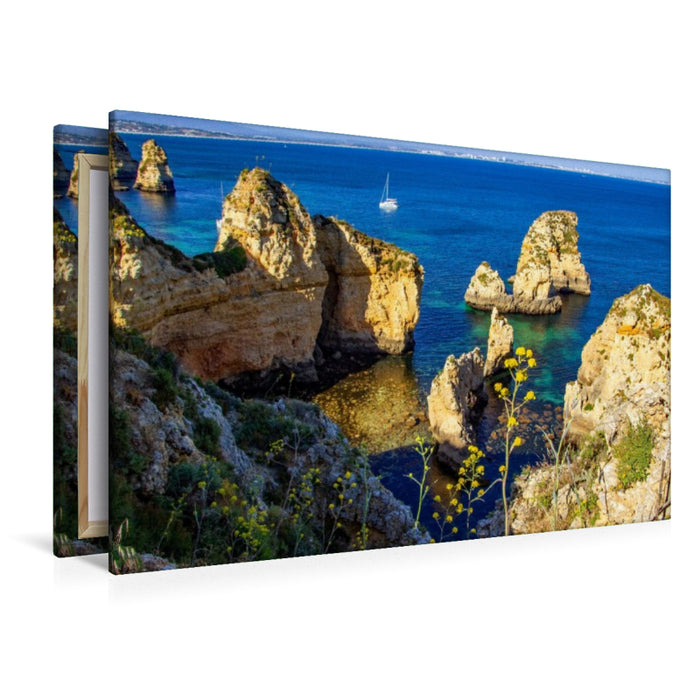 Premium Textil-Leinwand Klippenhang und Wildblumen vor der Küste vor Lagos