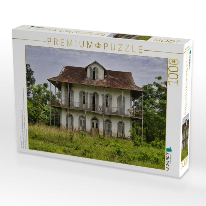 Eine alte Roças auf São Tomé, die teilweise noch bewohnt ist. - CALVENDO Foto-Puzzle'