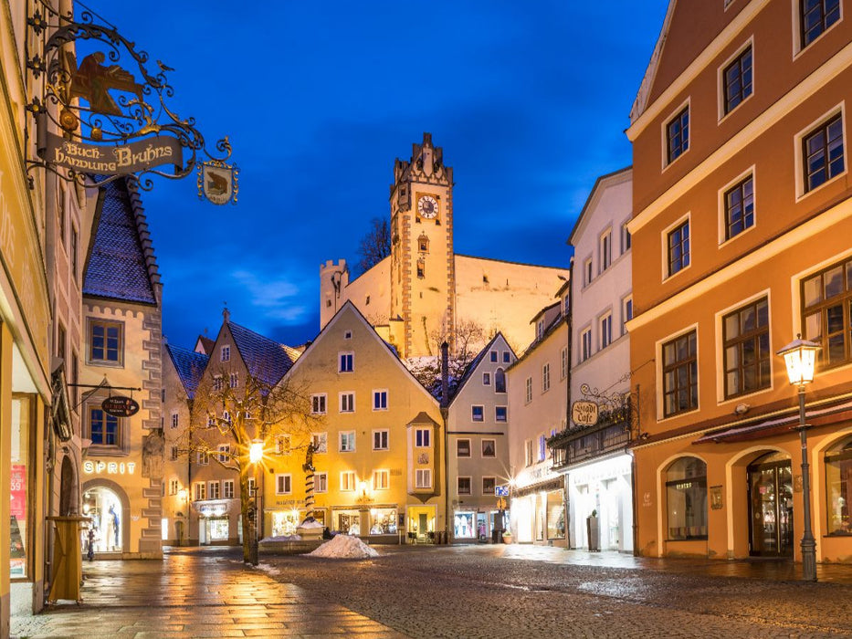 Altstadt von Füssen mit Blick zum Neuen Schloss zur blauen Stunde - CALVENDO Foto-Puzzle'
