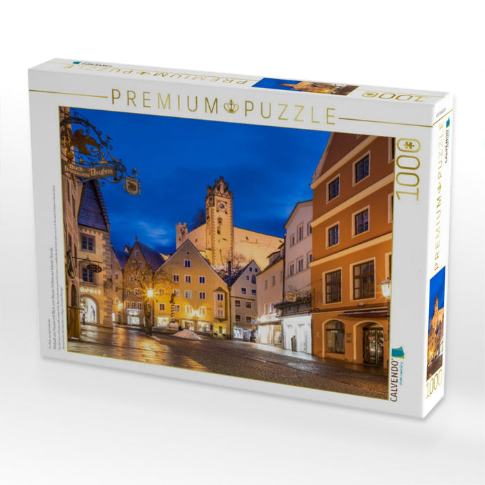 Altstadt von Füssen mit Blick zum Neuen Schloss zur blauen Stunde - CALVENDO Foto-Puzzle'