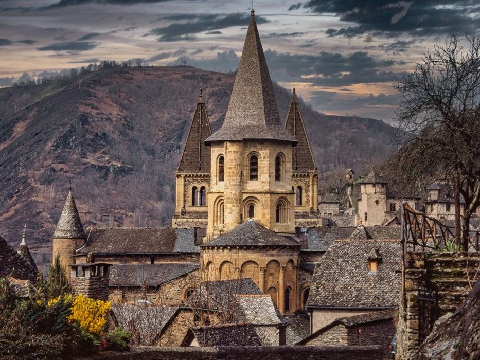Sainte-Foy über den Dächern von Conques - CALVENDO Foto-Puzzle'