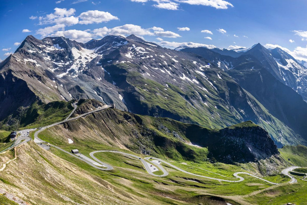 Premium Textil-Leinwand Großglockner Hochalpenstraße vor den Gipfeln der Glocknergruppe