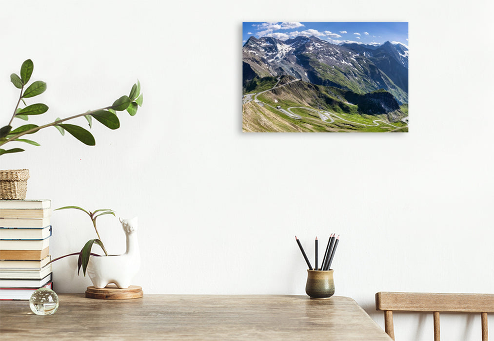 Premium Textil-Leinwand Großglockner Hochalpenstraße vor den Gipfeln der Glocknergruppe