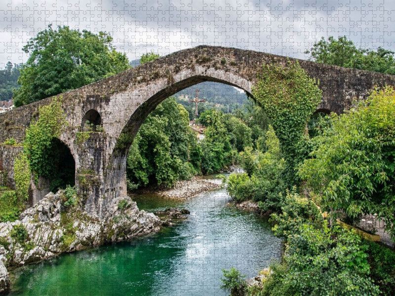Cangas de Onís Brücke am Sella River - CALVENDO Foto-Puzzle'