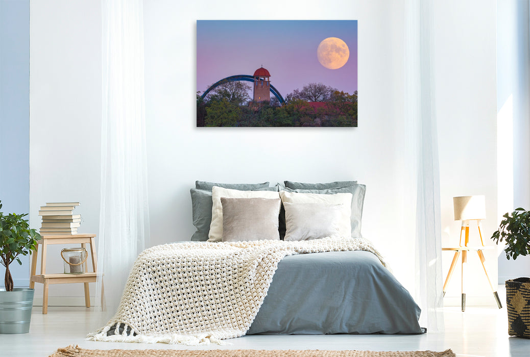 Premium Textil-Leinwand Vollmond über dem Bergzoo