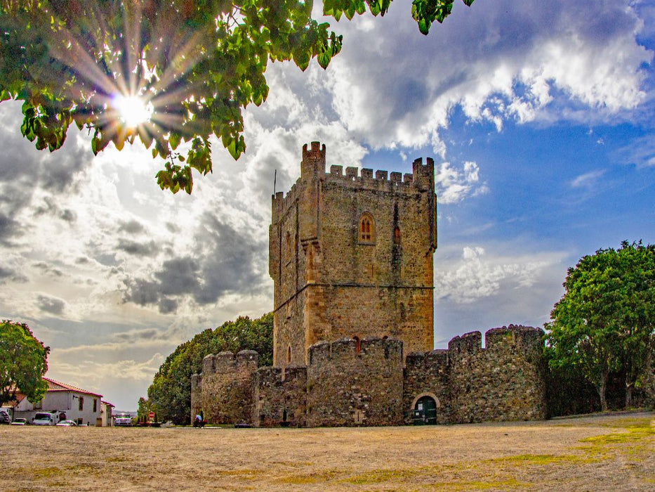 Ein Sonnenstern am Torre de Menagem - CALVENDO Foto-Puzzle'