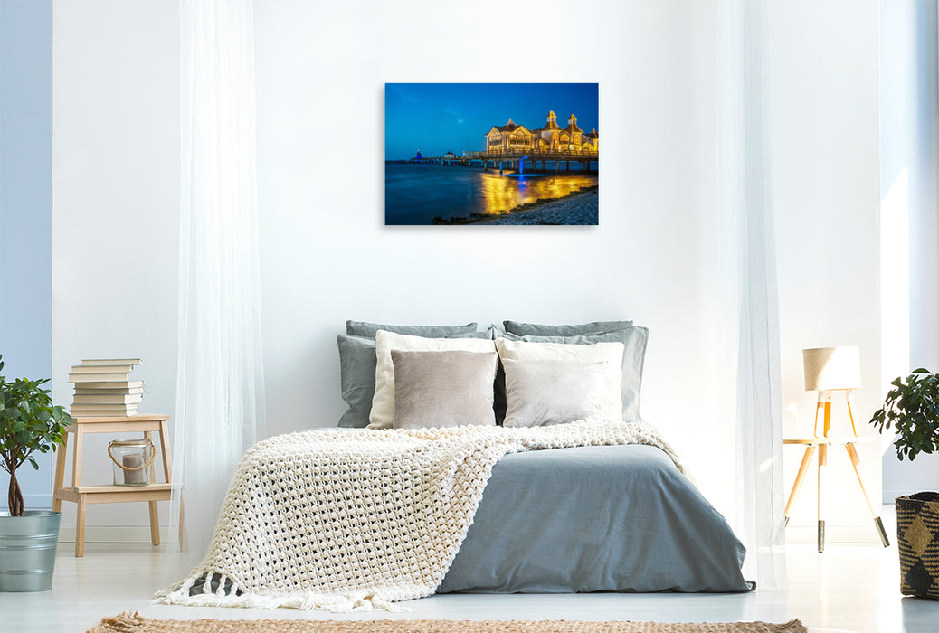 Premium Textil-Leinwand Insel Rügen - Seebrücke Sellin