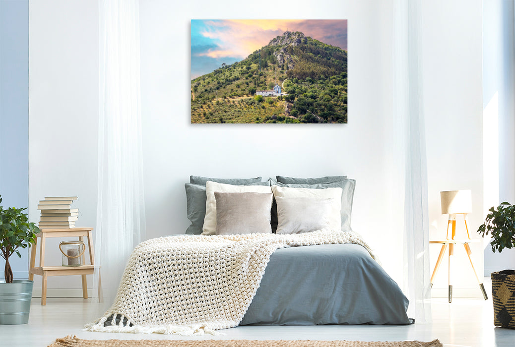Premium Textil-Leinwand Die Wallfahrtskapelle der Penha hoch über dem Alentejo