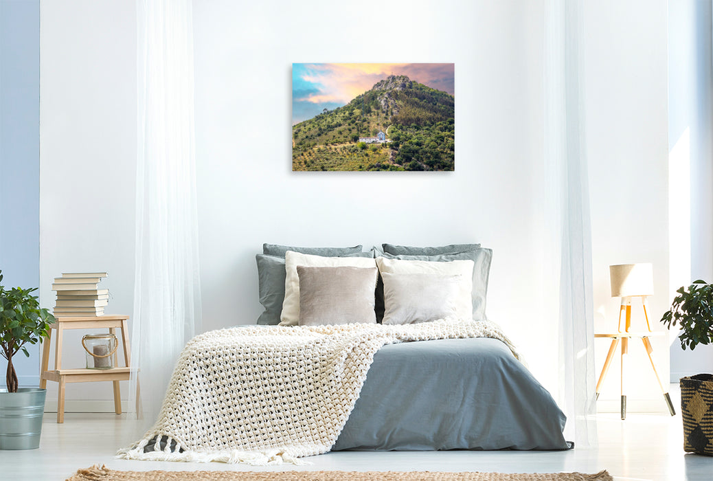 Premium Textil-Leinwand Die Wallfahrtskapelle der Penha hoch über dem Alentejo