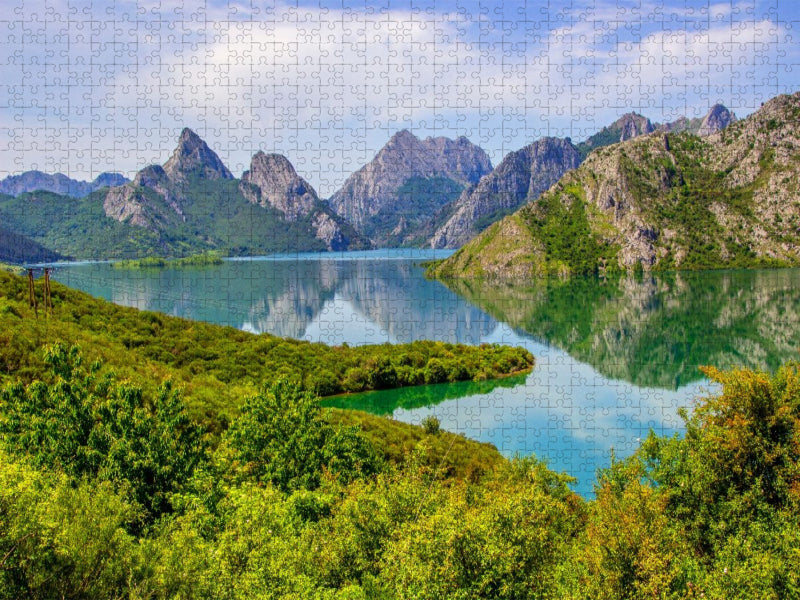 Riaño-Stausee im Regionalpark Montaña de Riaño y Mampodre - CALVENDO Foto-Puzzle'