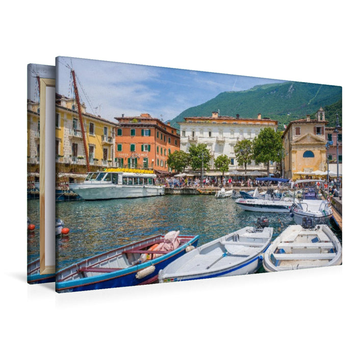 Premium Textil-Leinwand Gardasee - Hafen von Malcesine