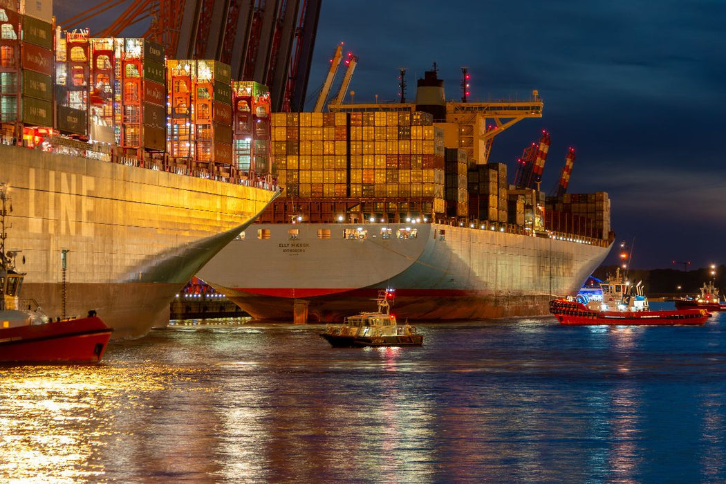 Premium Textil-Leinwand Containerschiffe beim Eindocken