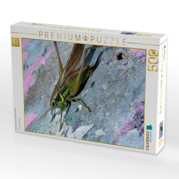 Heuschrecke auf Graffiti-Wand - CALVENDO Foto-Puzzle'