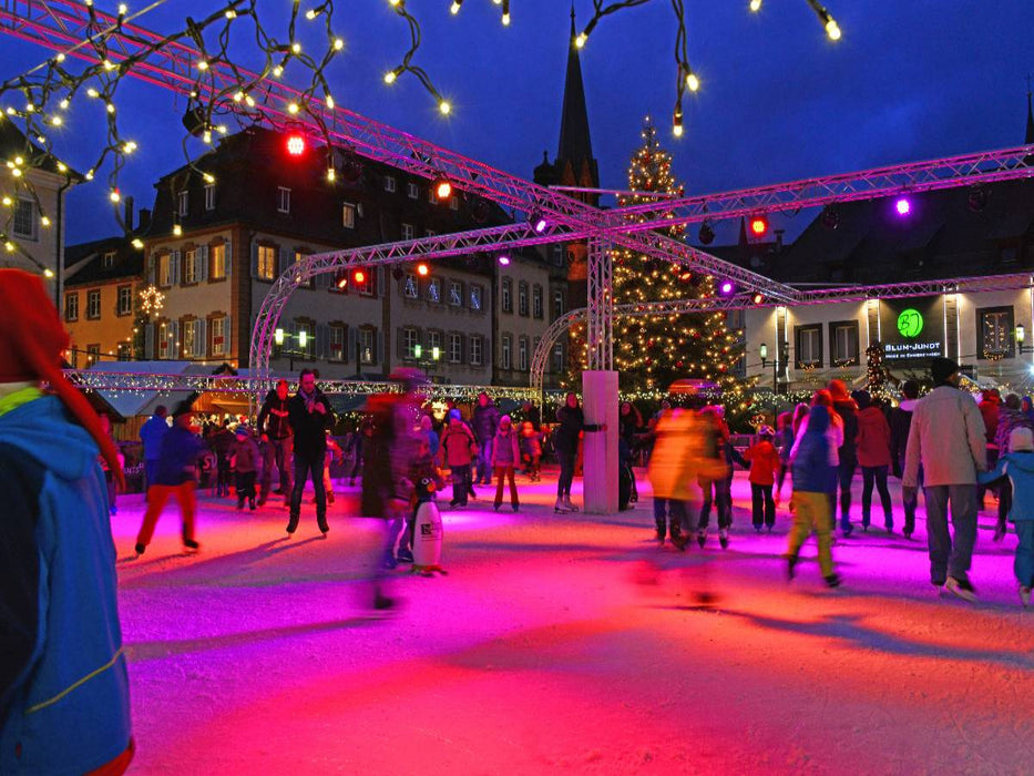 Winterlicher Spaß auf dem Marktplatz - CALVENDO Foto-Puzzle'