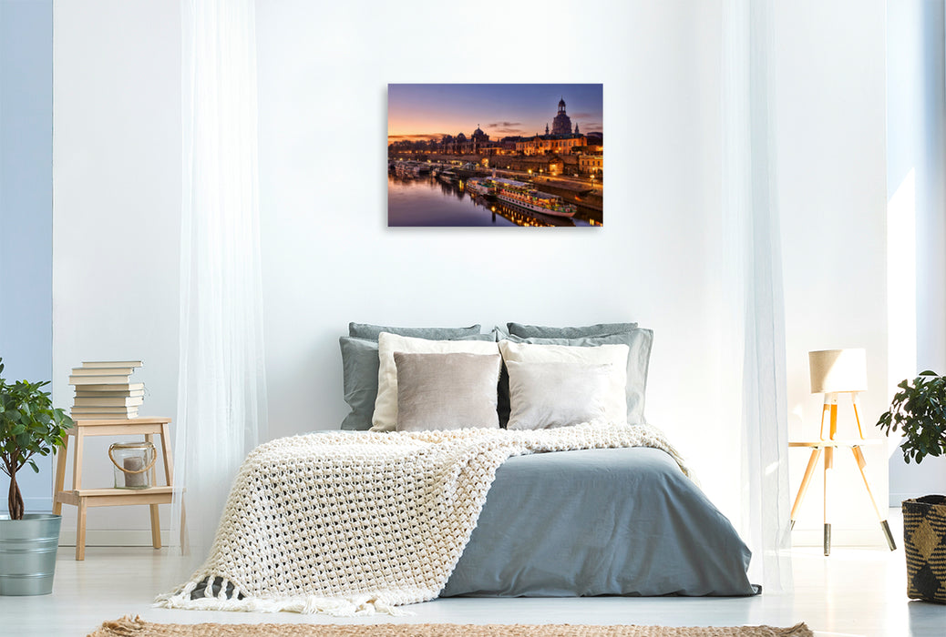 Premium Textil-Leinwand Premium Textil-Leinwand 120 cm x 80 cm quer Auf der Augustusbrücke mit Blick zur Altstadt