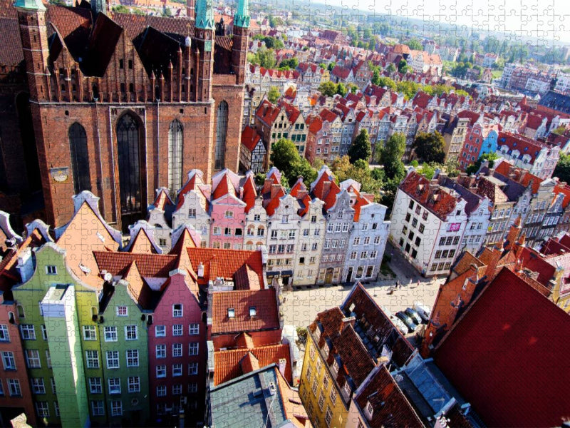 Danzig - links ein Teil der Marienkirche 1343-1502, rechts die Häuser-Rückfront der Frauengasse - CALVENDO Foto-Puzzle'