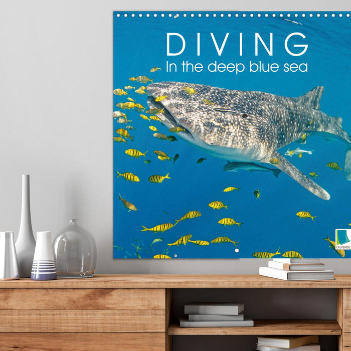 Diving in the deep blue sea (CALVENDO Monthly Calendar 2025)