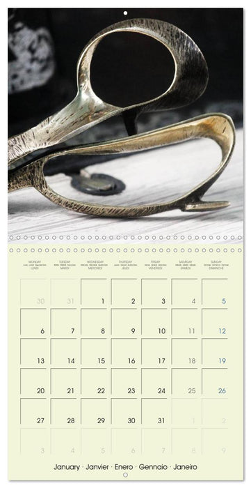 Historic Sewing Tools (CALVENDO Monthly Calendar 2025)