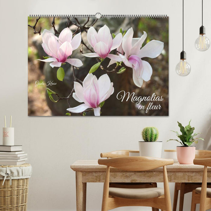 Magnolias en fleur (CALVENDO Calendrier mensuel 2025)