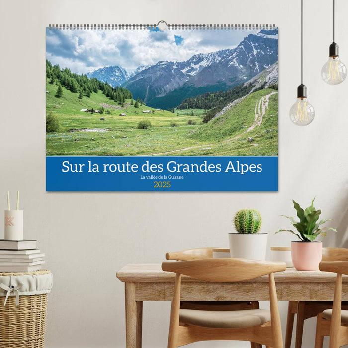 Sur la route des Grandes Alpes, la vallée de la Guisane (CALVENDO Calendrier mensuel 2025)