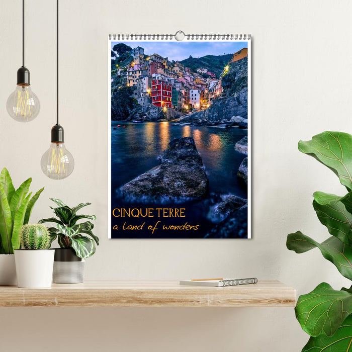 Cinque Terre a Land of Wonders (CALVENDO Monthly Calendar 2025)