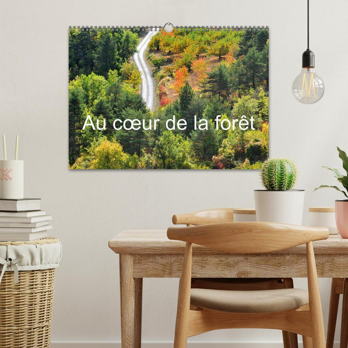 Au cœur de la forêt (CALVENDO Calendrier mensuel 2025)