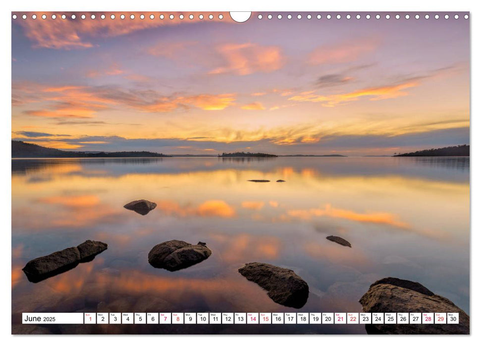 Tasmania Rainforest, waterfalls and rocky shores (CALVENDO Monthly Calendar 2025)