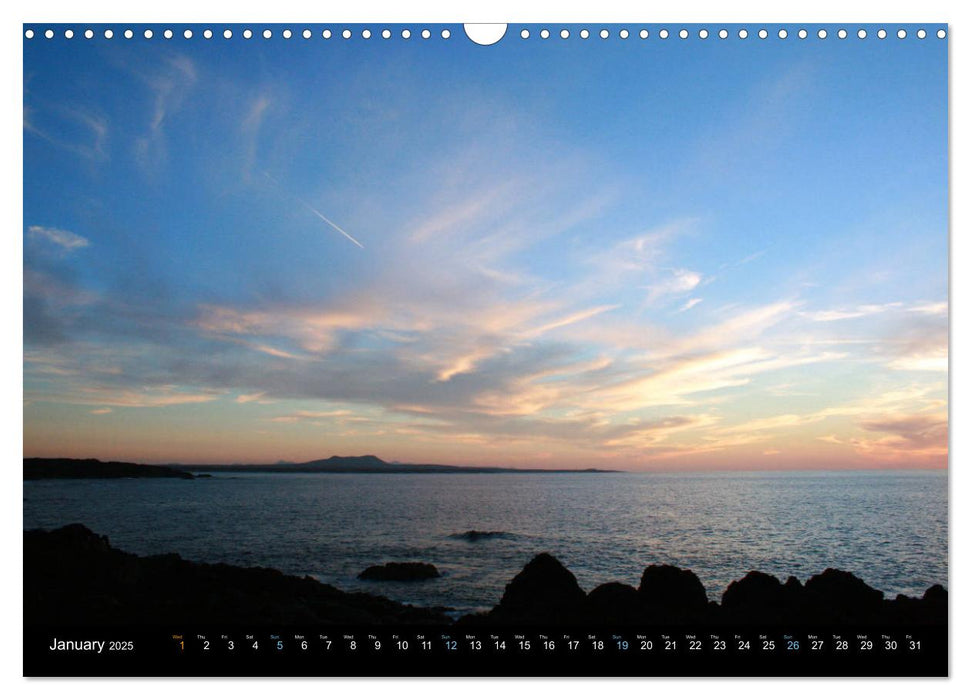 Cloudy skies over Lanzarote (CALVENDO Monthly Calendar 2025)