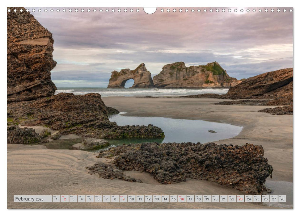 New Zealand, a photographic journey from North to South (CALVENDO Monthly Calendar 2025)