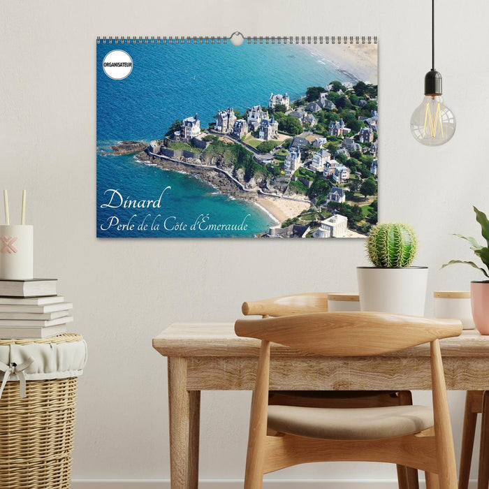 Dinard Perle de la Côte d'Émeraude (CALVENDO Calendrier mensuel 2025)