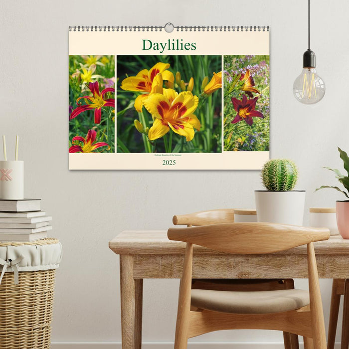 Daylilies - Delicate Beauties of the Summer (CALVENDO Monthly Calendar 2025)