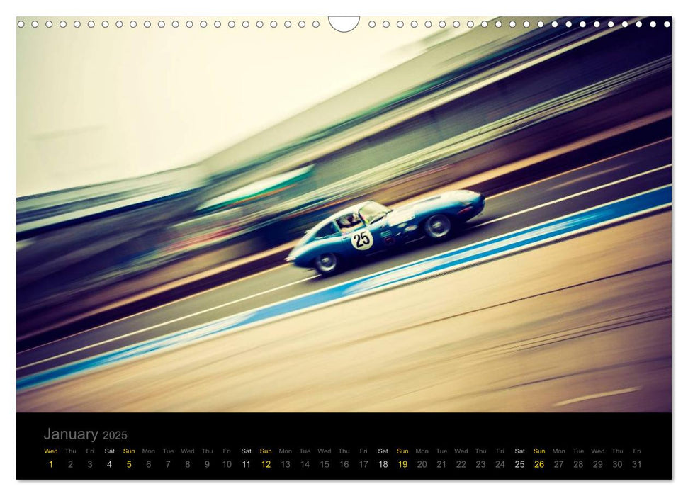 Jaguar E-Type - On Track (CALVENDO Monthly Calendar 2025)