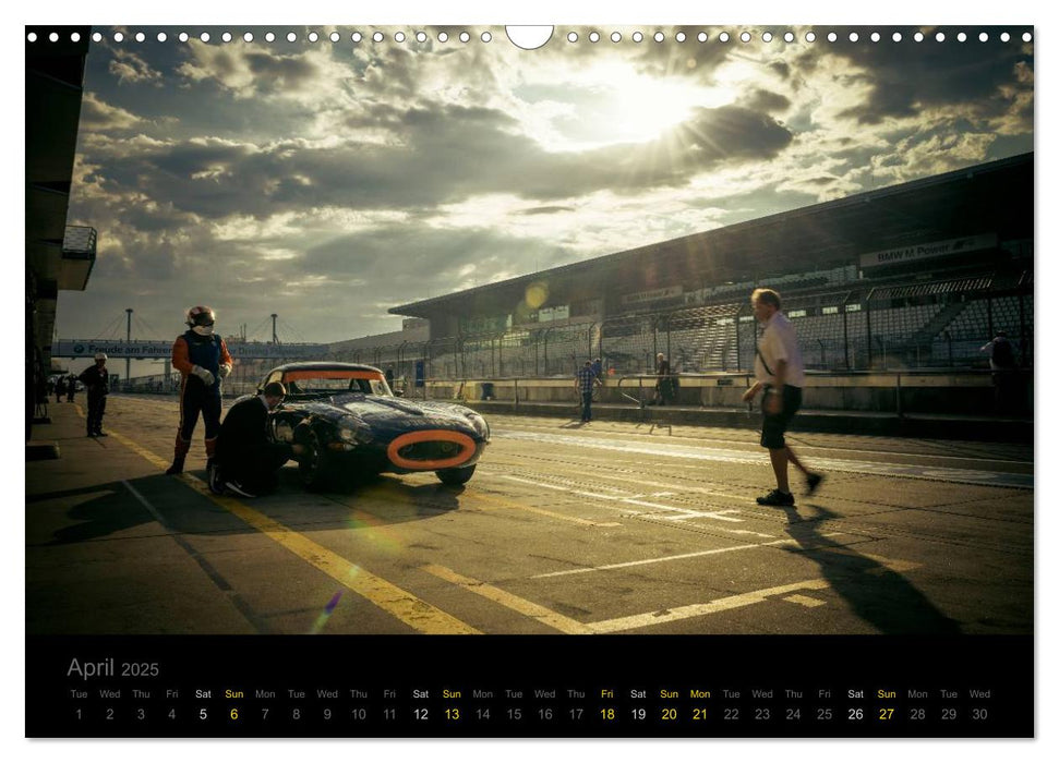 Jaguar E-Type - On Track (CALVENDO Monthly Calendar 2025)