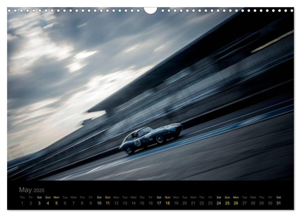 Jaguar E-Type - On Track (CALVENDO Monthly Calendar 2025)