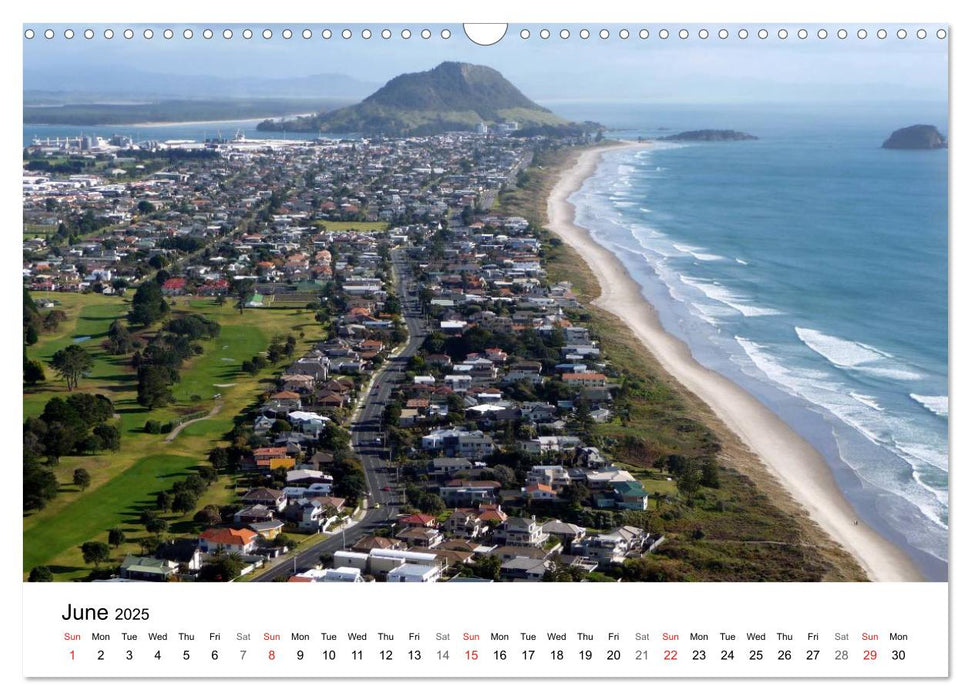 New Zealand's Stunning Coastline (CALVENDO Monthly Calendar 2025)