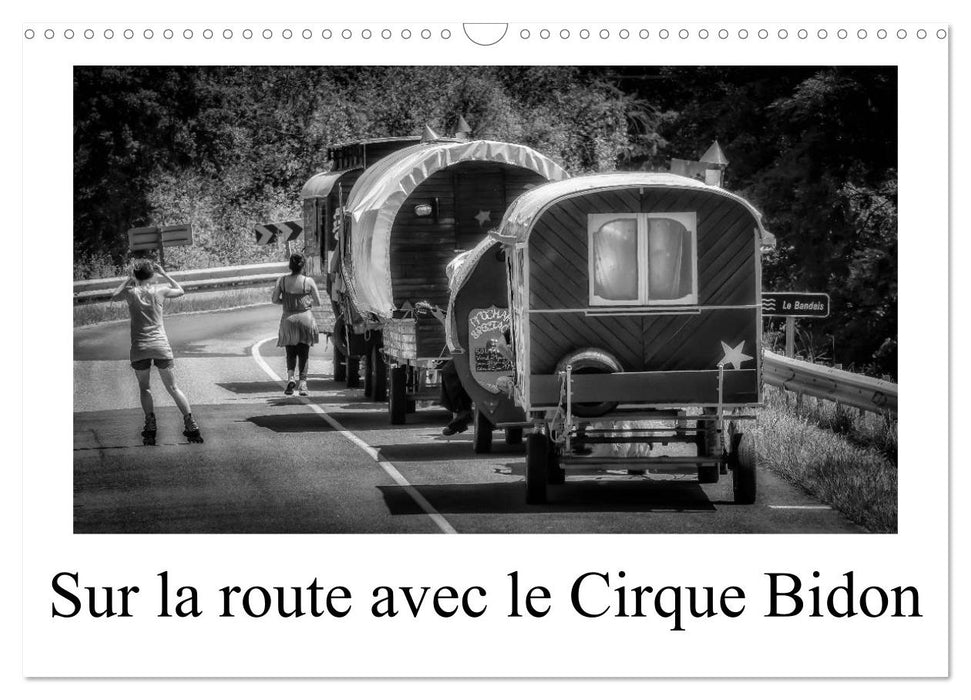 Sur la route avec le Cirque Bidon (CALVENDO Calendrier mensuel 2025)