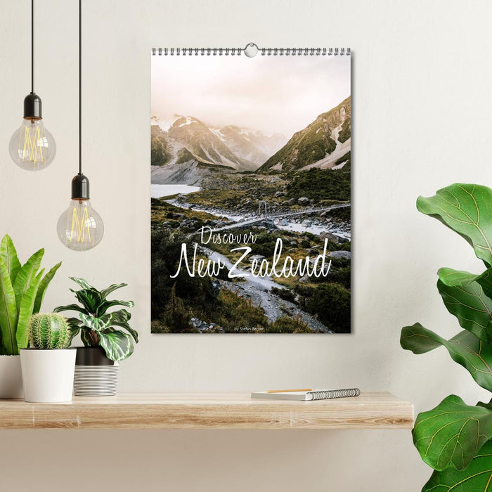 Discover New Zealand (CALVENDO Monthly Calendar 2025)