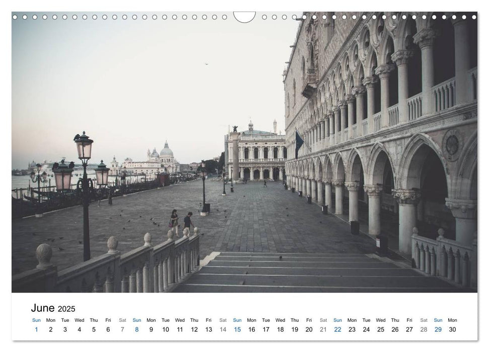 Venice - Silent views (CALVENDO Monthly Calendar 2025)