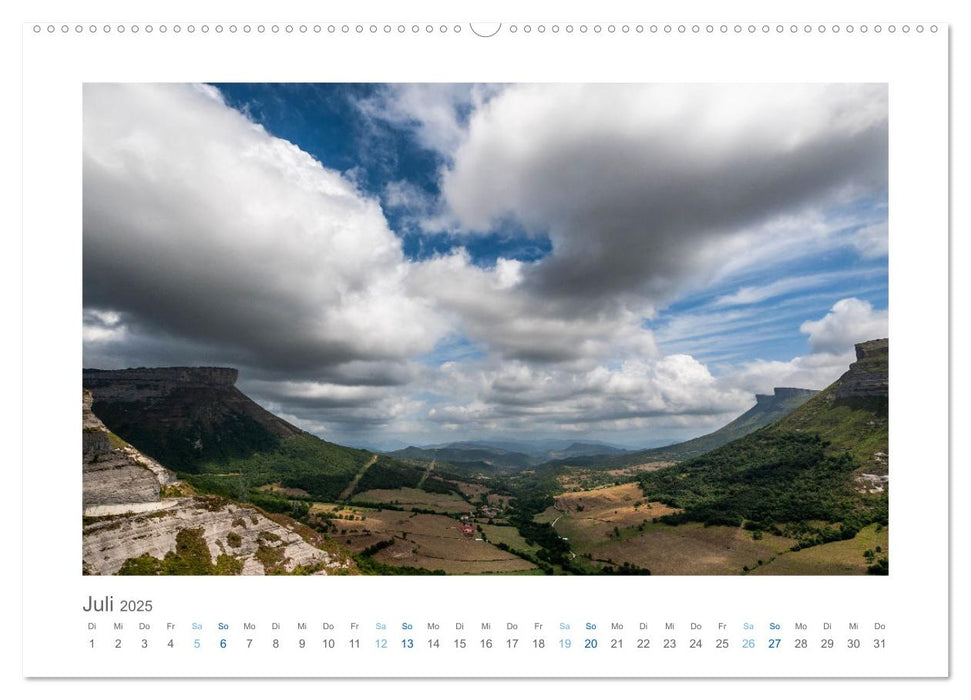 Bewegte Wolken, Stille Landschaften (CALVENDO Premium Wandkalender 2025)