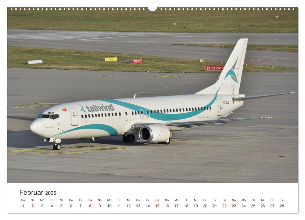 Flugzeugimpressionen auf dem Flughafen (CALVENDO Premium Wandkalender 2025)