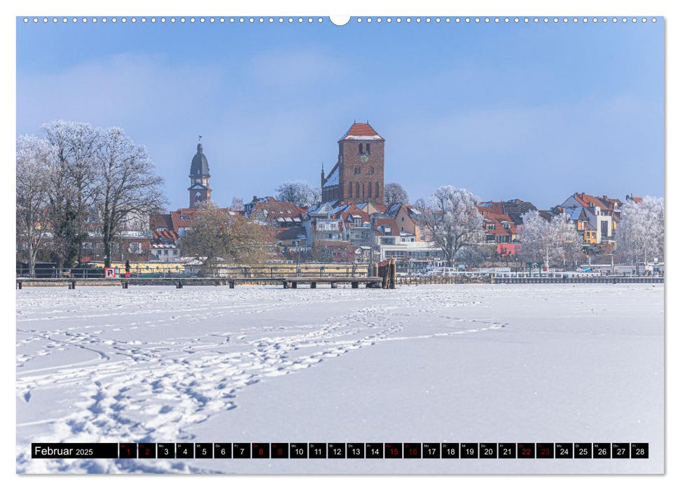 Waren (Müritz) in der Mecklenburgischen Seenplatte (CALVENDO Premium Wandkalender 2025)